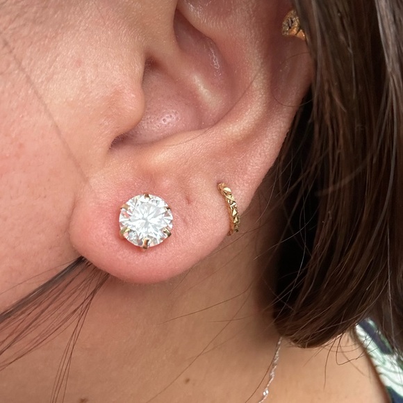 Natual Moissanite Earrings in Pure 18K Yellow Gold Settings - Picture 6 of 7
